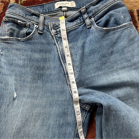 Abercrombie & Fitch The 90s Straight Ultra High Rise Crossover Button Jean - Picture 6 of 13